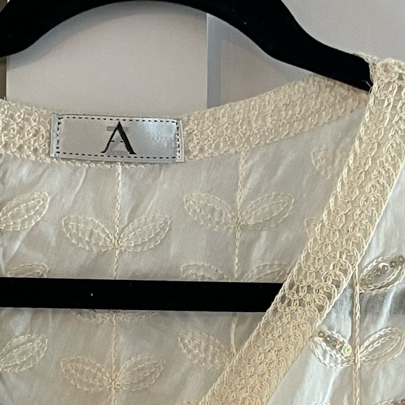 NWOT!  Sleeveless Vest - Picture 6 of 6